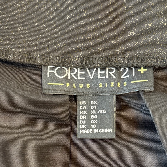 Forever 21 Women’s Black Pleated Skirt – Size 0X, Gold Shine, Pre-Owned - Picture 6 of 12